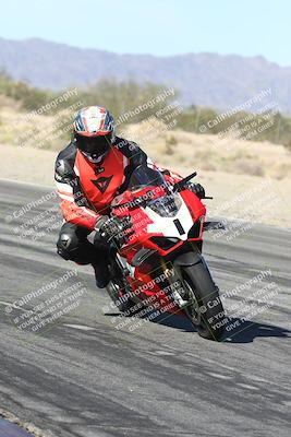 media/Dec-04-2025-Racers Edge (Thu) [[5ebc9f124d]]/3-B Group/3-Session 2 (Turn 7 Inside)/